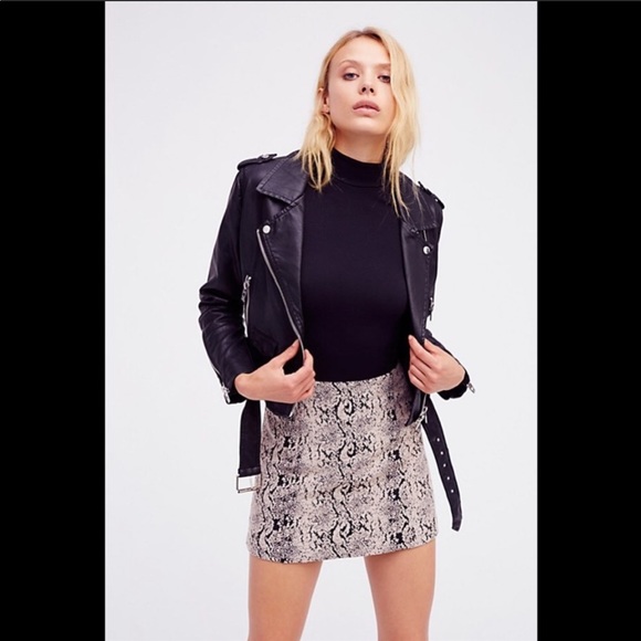 Free People Dresses & Skirts - Free People Snake Print Mini Skirt Size 0